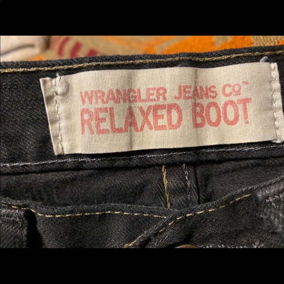 Wrangler black distressed short shorts - Picture 3 of 4